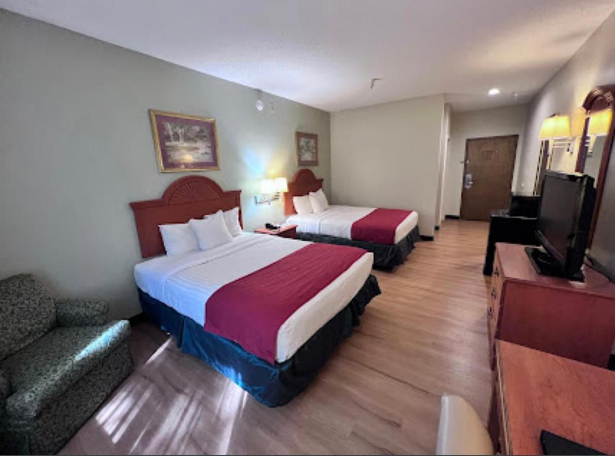 Americas Best Value Inn Wiggins Bagian luar foto